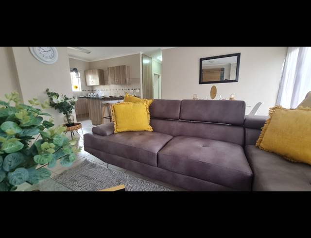 3 BEDROOM FULL FLOOR FOR SALE IN WATERKLOOF HILL ESTATE